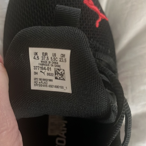 Size 5.5 US black and red Puma shoes. Worn only twice by my son, too small now. - Picture 6 of 8